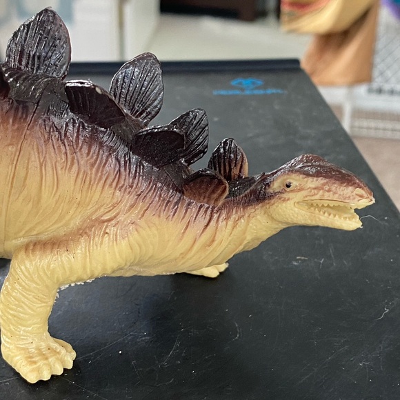 Greenbrier 9” International Stegosaurus Toy Dinosaur Plastic Figure - Picture 4 of 7